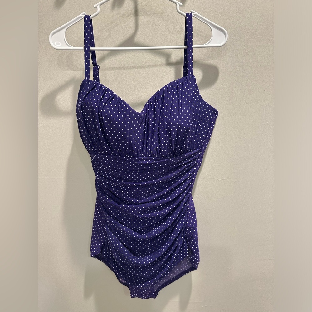 Miraclesuit pinpoint polka dot Rialto cup one piece slimming swimsuit size 16DD